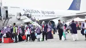 Jemaah-Haji-Indonesia-saat-kembali-ke-tanah-air.jpg