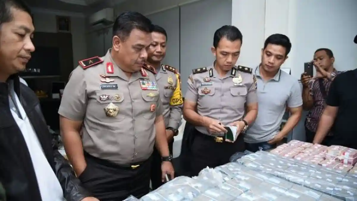 Ini Sejumlah Kejanggalan Dalam Kasus Perampokan Mobil Bank Mandiri yang Libatkan Oknum Polisi