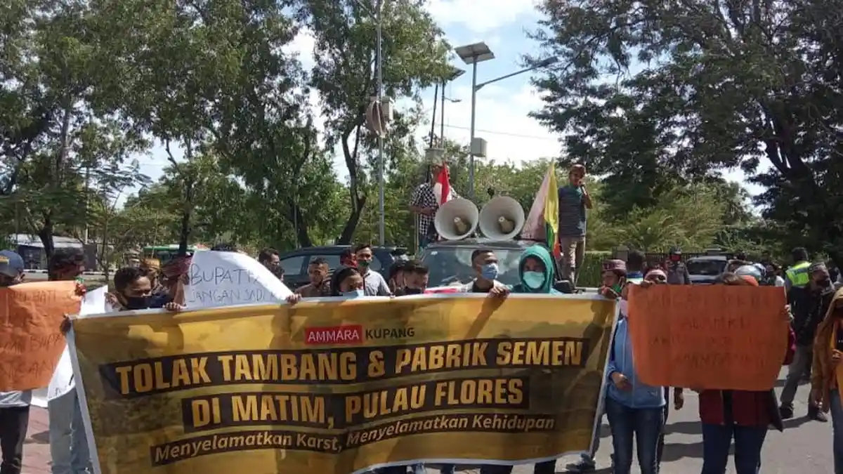 Tolak Tambang dan Pabrik Semen, Mahasiswa Manggarai Raya Datangi Gubernur dan DPRD NTT