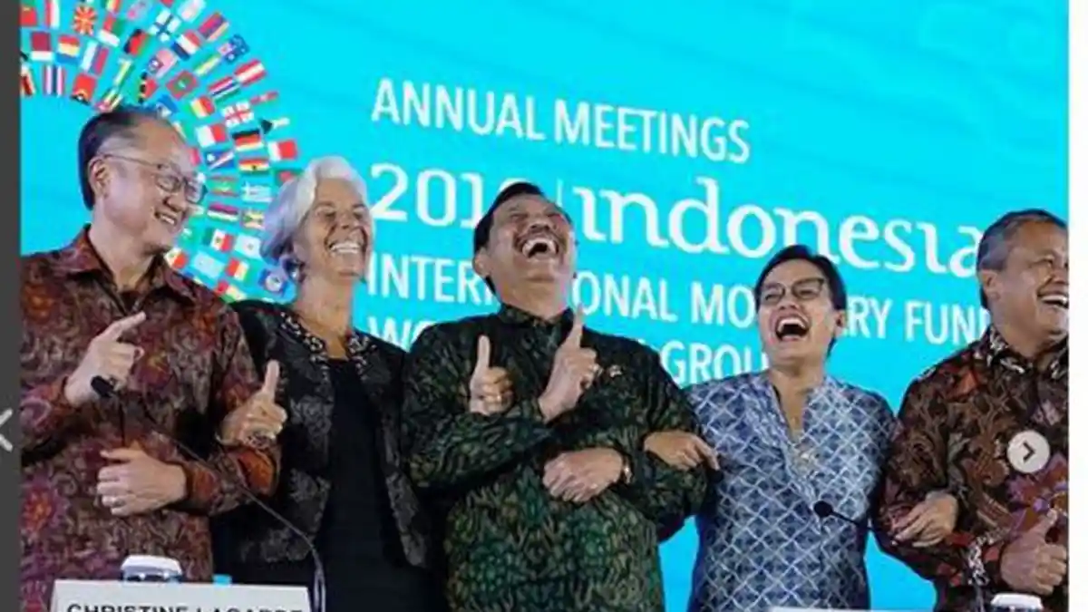 Tim Prabowo-Sandi Bakal Laporkan Pose Satu Jari Luhut Panjaitan, Kubu Jokowi Merasa Janggal