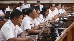 Suasana-rapat-kaji-ulang-paket-pengerjaan-jalan-dan-jembatan-896.jpg