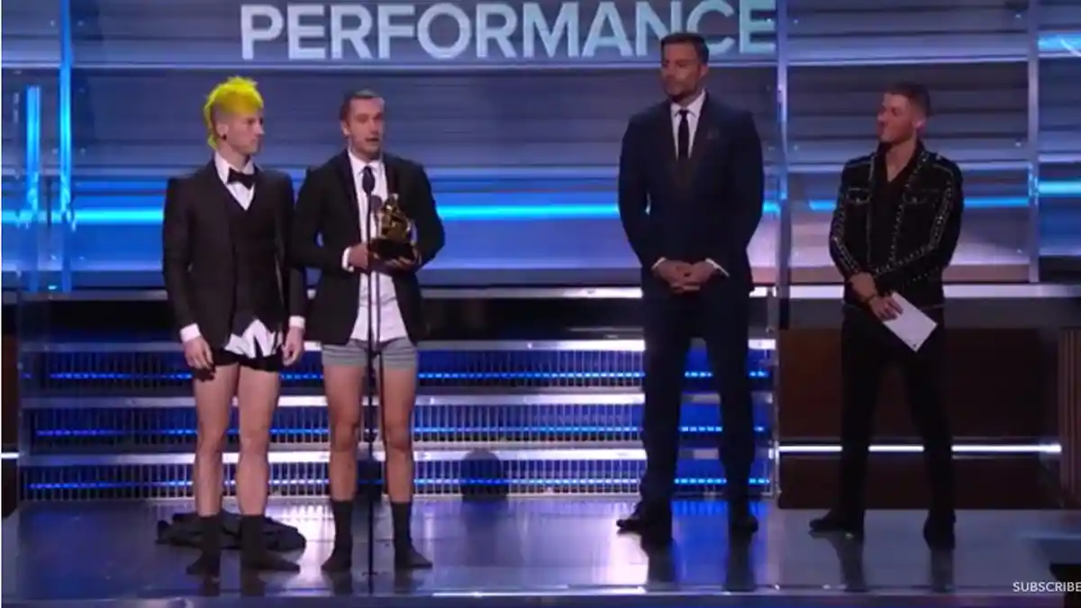 Band Twenty One Pilots Terima Grammy Cuma Pakai Celana Dalam, Ternyata Ini Alasannya