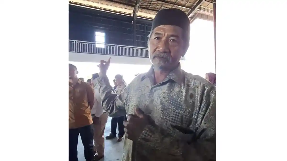 Senyum Bahagia Abdul Rahim, Sopir Ambulans yang Dapat Bansos di Usia 65 Tahun