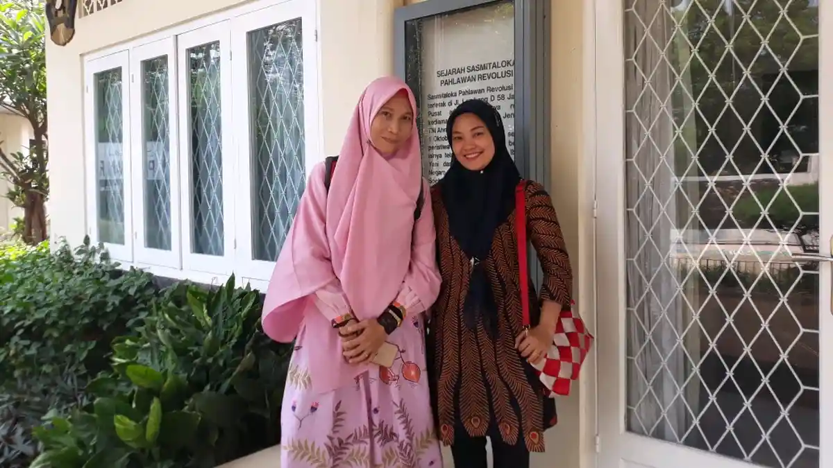 Dua Wanita Ini Baper saat Berkeliling Museum Sasmitaloka Ahmad Yani