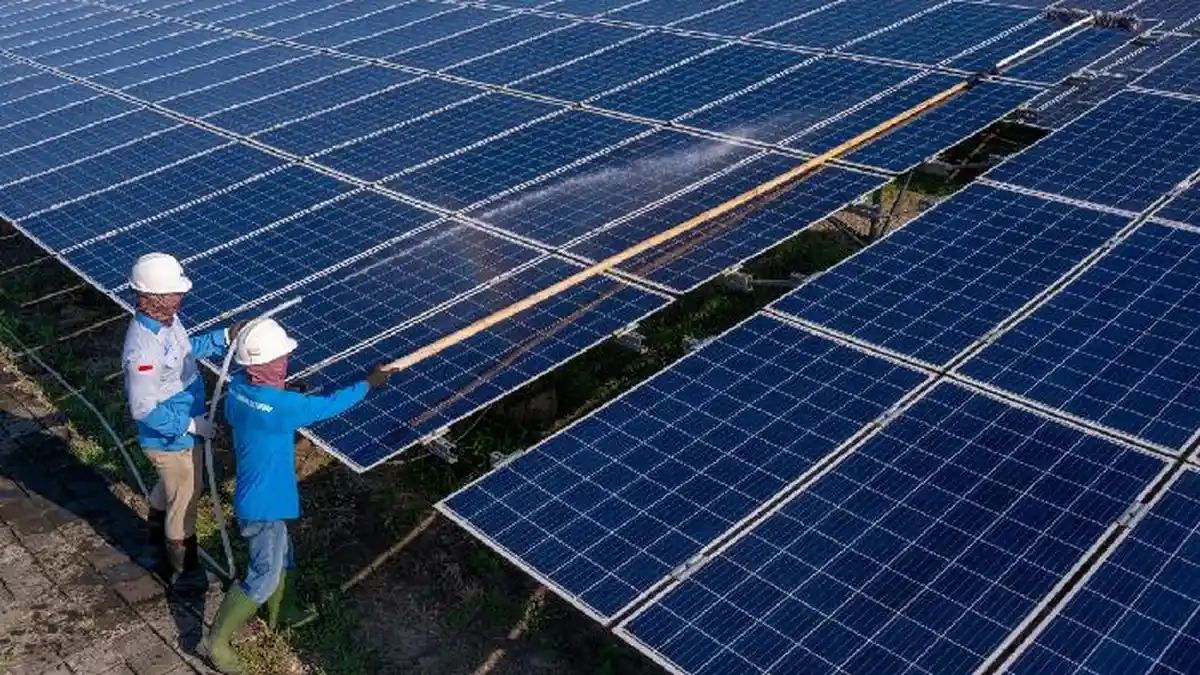 PLN dan Media 'Menyala Bersama' di PLTS Sengkol untuk Wujudkan Energi Hijau NTB
