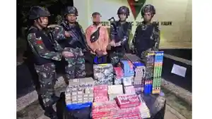 Satgas-Yonif-741GN-Pos-Motaain-gagalkan-penyelundupan-3-kardus-besar-petasan-dan.jpg