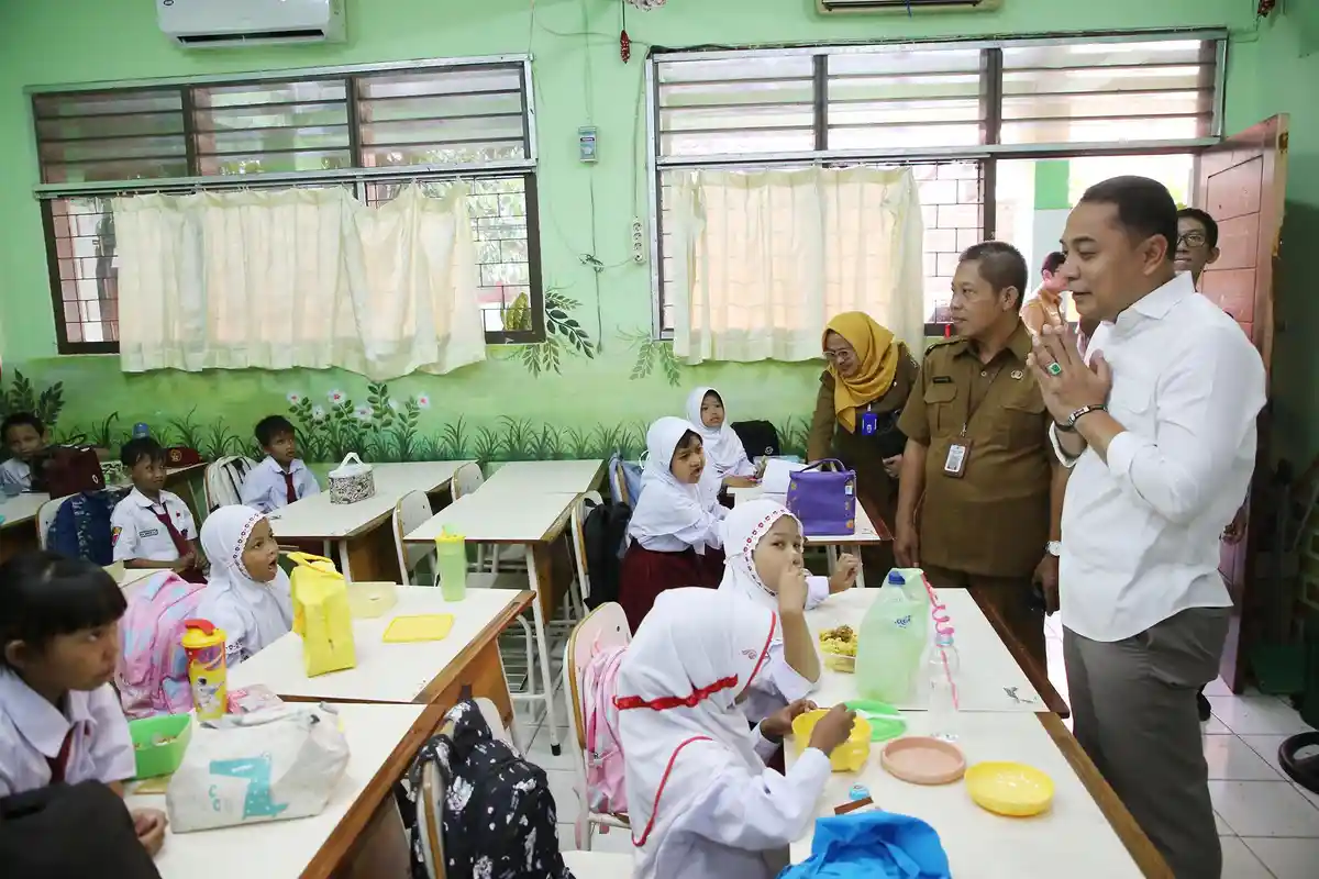 Makanan Bergizi Gratis di Surabaya Dimulai 13 Januari, Pemkot Bidik 3.151 Siswa di 5 Sekolah