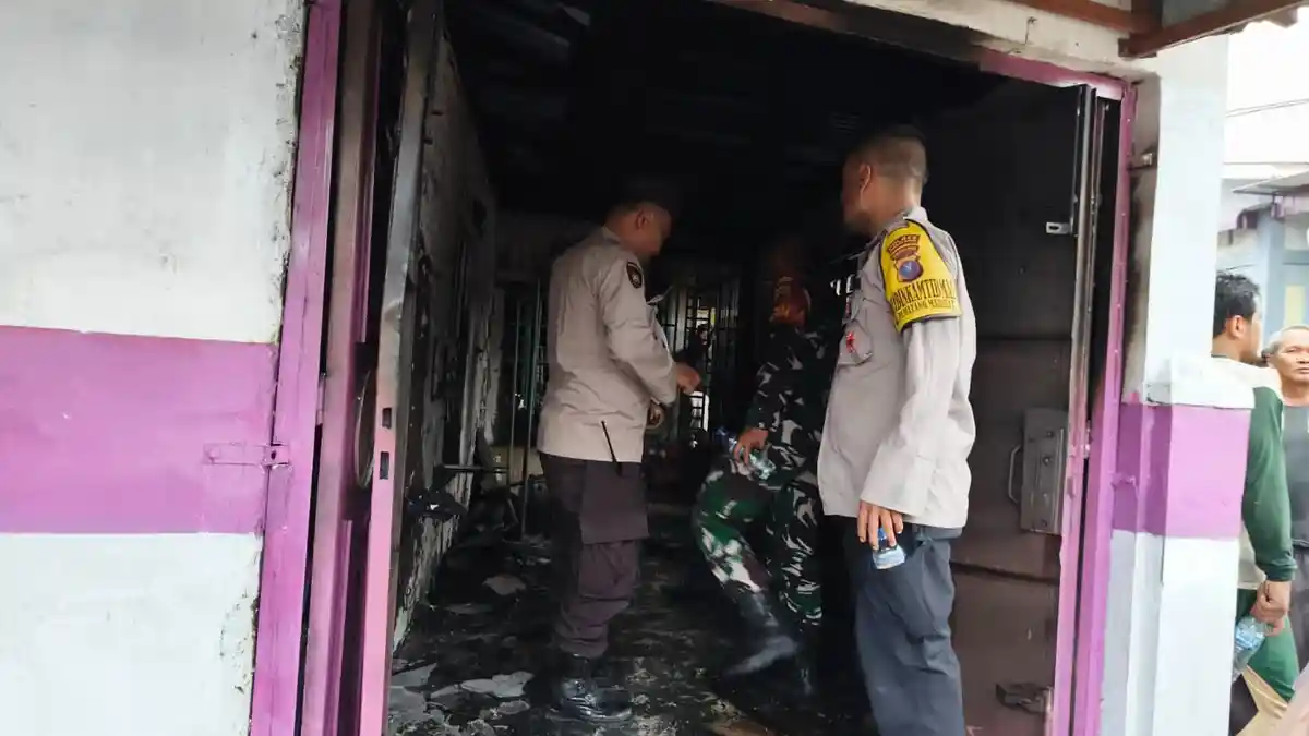 Kapolsek Siantar Marihat Cek Langsung Lokasi Kebakaran Warung di Jalan Melanthon Siregar
