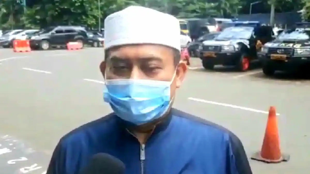 Ketua PA 212 Slamet Maarif Menantang Pelaku yang Lakukan Pelemparan Batu ke Rumahnya di Depok