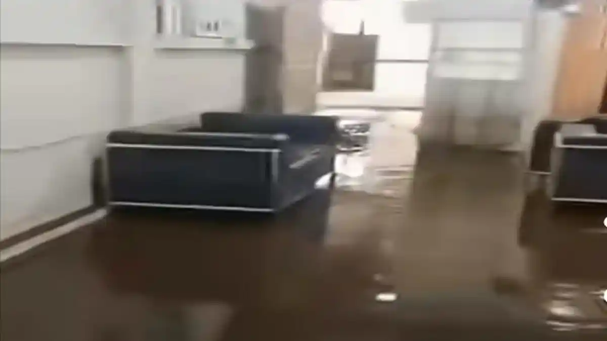 Intensitas Hujan Tinggi, Kantor DPRD Solok Selatan Direndam Banjir dan Lumpur