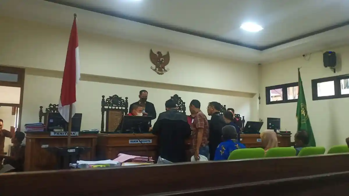 Sidang Perdana Oknum Persit DR di PN Purworejo, Pembacaan Dakwaan ...