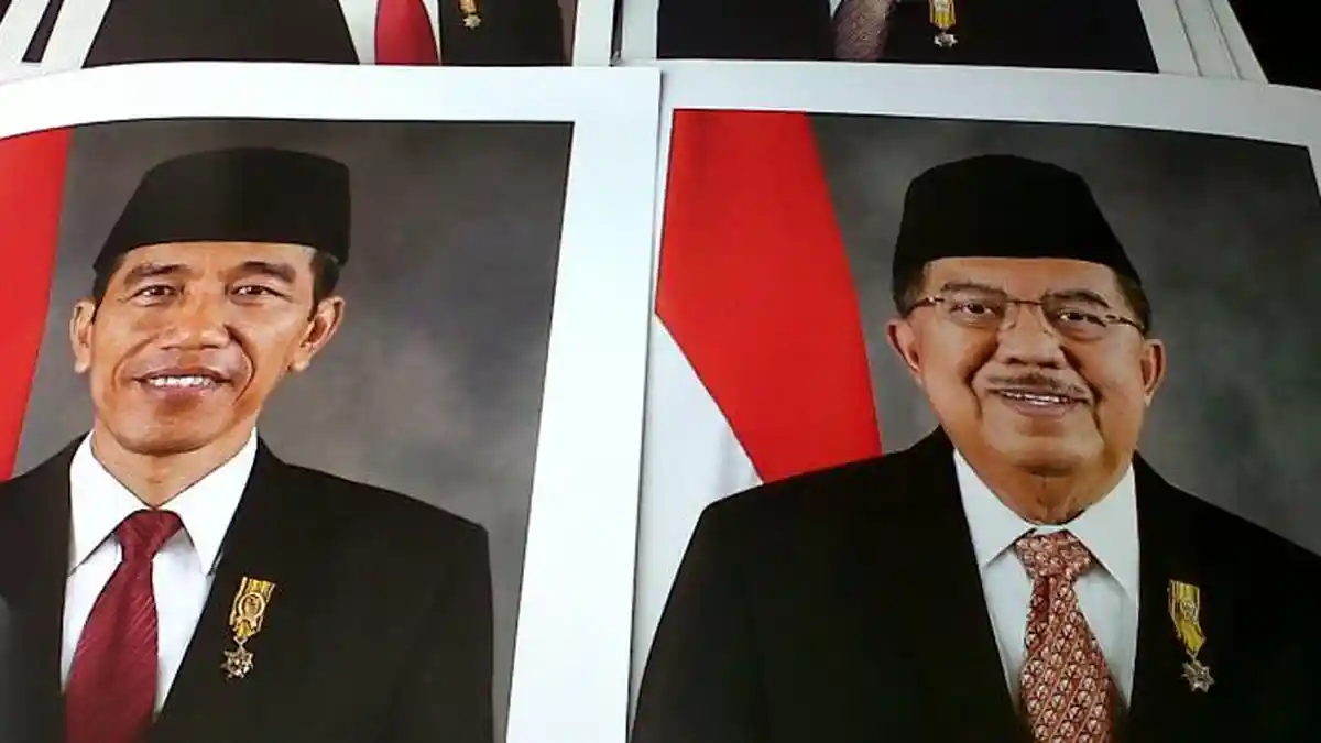Beredar Dua Versi Foto 'Resmi' Presiden Jokowi dan Wapres JK