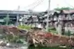 tiang-listrik-nyaris-roboh_20141112_141810.jpg