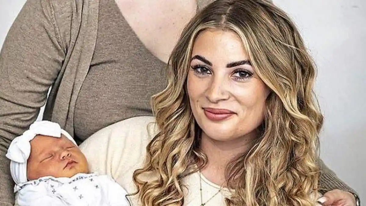 Wanita Berusia 33 Tahun Ini Jadi Nenek Termuda, Masih Cantik Sudah Punya Cucu