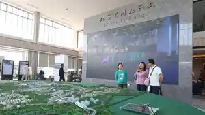 Pembeli-pilih-unit-hunian-di-Asthara-Skyfront-City.jpg