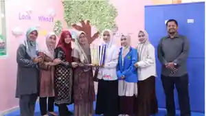 Team-dari-PIAUD-UIN-Ar-Raniry-menyerahkan-8-Clear-Holder.jpg