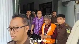Hartono-saat-diperiksa-oleh-Kejaksaan-Negeri-Wonogiri.jpg