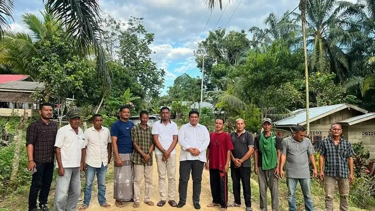 Pang Ucok Tinjau Langsung Jalan Rusak Belasan Tahun di Aceh Timur