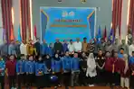 Foto-bersama-para-Dosen-Dekan-dan-anggota-DPRD-Sulbar-di-Gedung-Teather-Unsulbar.jpg