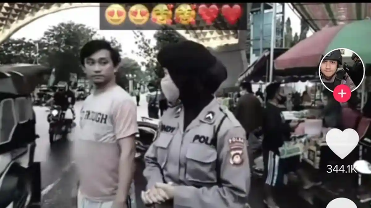 Viral, Polwan Saling Tatap Mata dengan Seorang Pemuda, Warganet Jadi Baper
