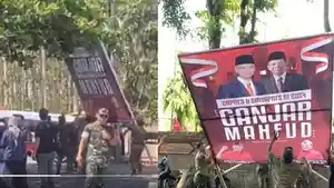 Baliho-Ganjar-Mahfud-dicopot-Satpol-PP-jelang-Presiden-Jokowi-datang-ke-Bali.jpg
