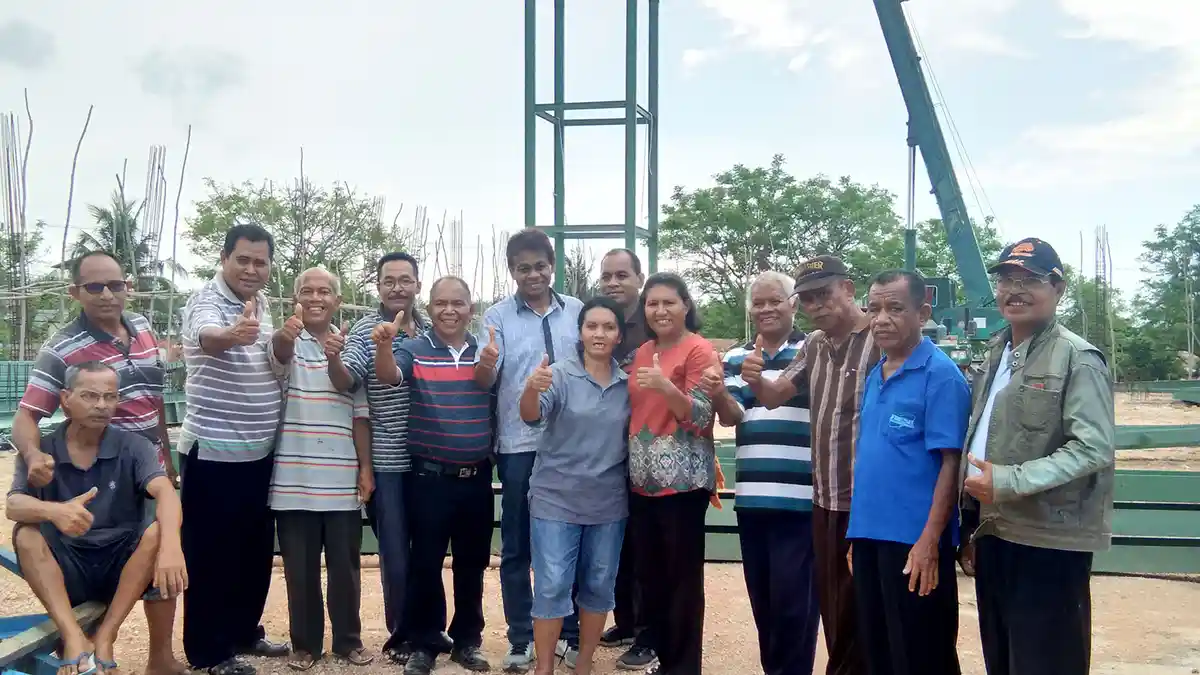 Penancapan Perdana Tiang Baja Gereja  Yesus Maria Yosef Liliba