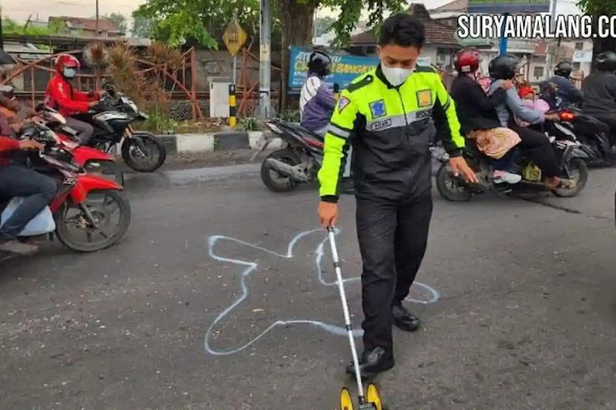 Penyebab Pengendara Motor Terlindas Truk Trailer di Perempatan Seruni, Sidoarjo