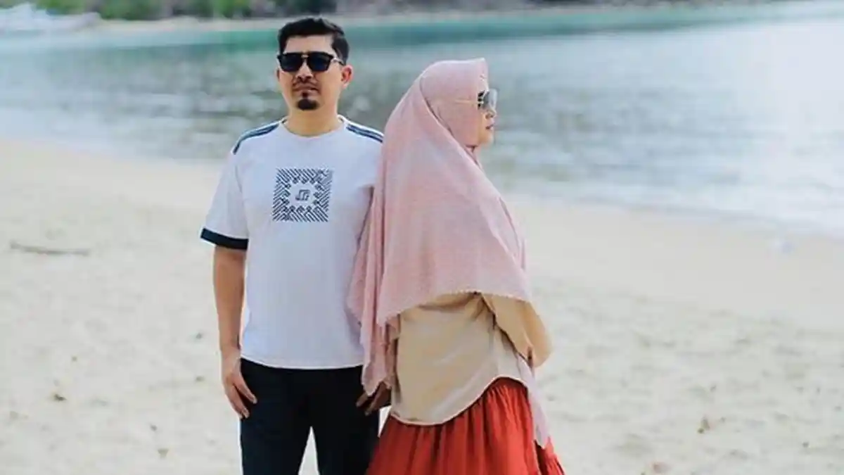 Curhat Sedih setelah Kehilangan Orangtua Ustaz Solmed, April Jasmine: 'Ujian Ini Luar Biasa'
