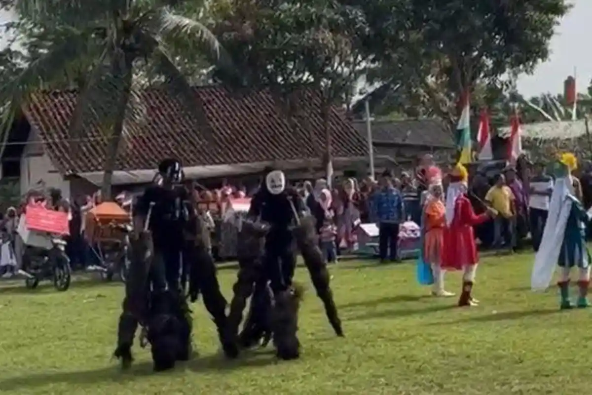 Kreasi Unik Masyarakat Sindangwangi Meriahkan Upacara HUT ke-80 RI di Pangandaran