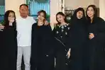 Faisal-Harris-rayakan-Idul-Fitri-bersama-Sarita-Abdul-Mukti-dan-anak-anaknya.jpg