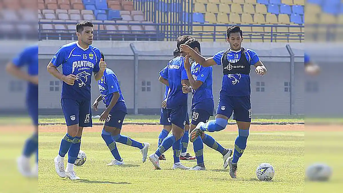 Latihan Persib Bandung Hari Ini, Tanpa Robert Alberts dan Achmad Jufriyanto Cedera