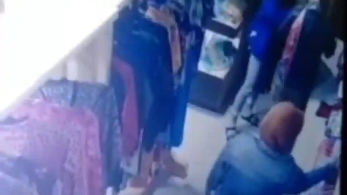 Kepergok Curi Daster di Malang Strudel, Emak-Emak Ini Kabur dan Tinggalkan Motor Beat