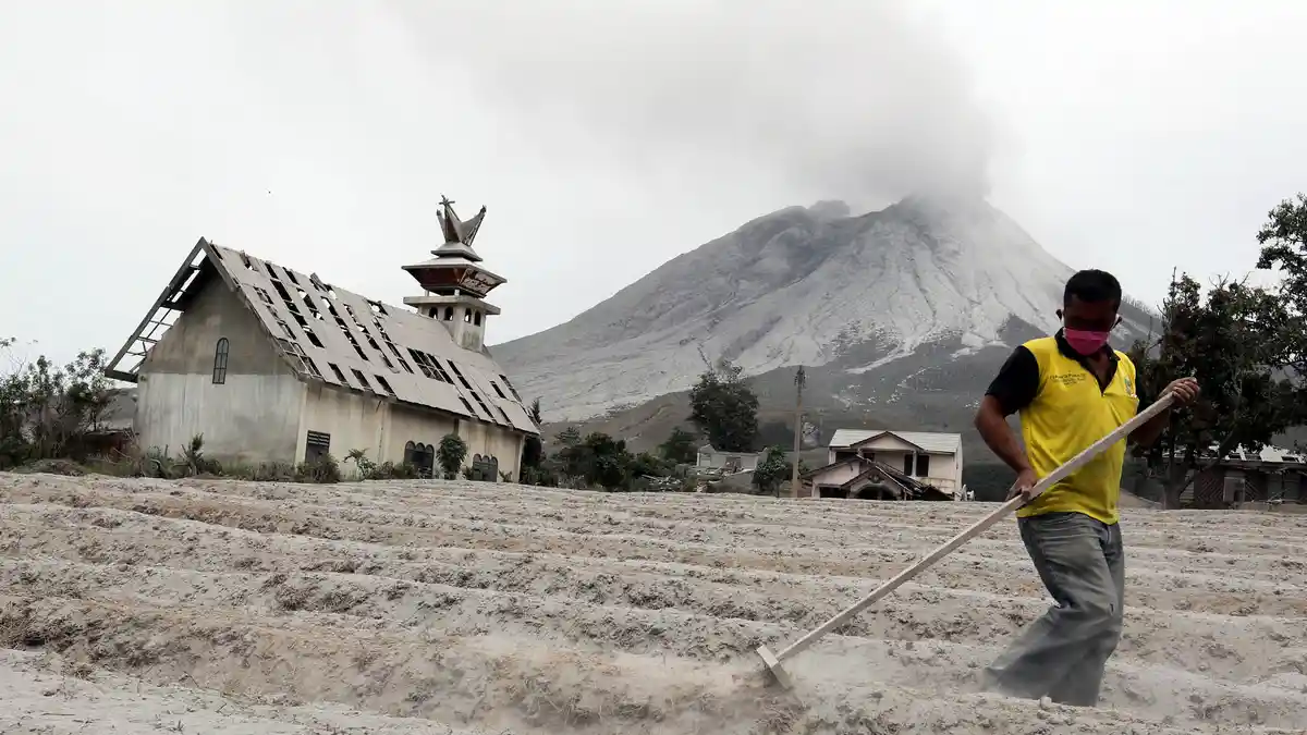 Bahaya Abu Vulkanik bagi Kesehatan dan Cara Pencegahannya