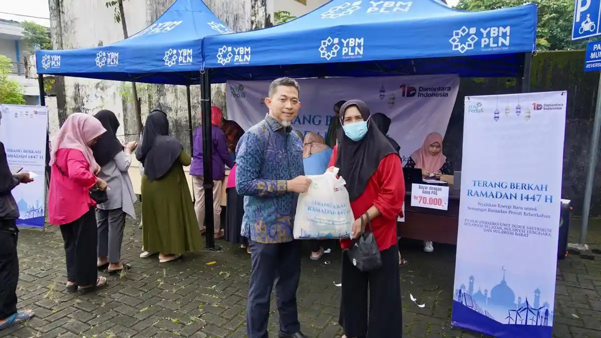 Terang Berkah Ramadan, PLN UID Sulselrabar Salurkan 1.200 Paket Sembako Murah