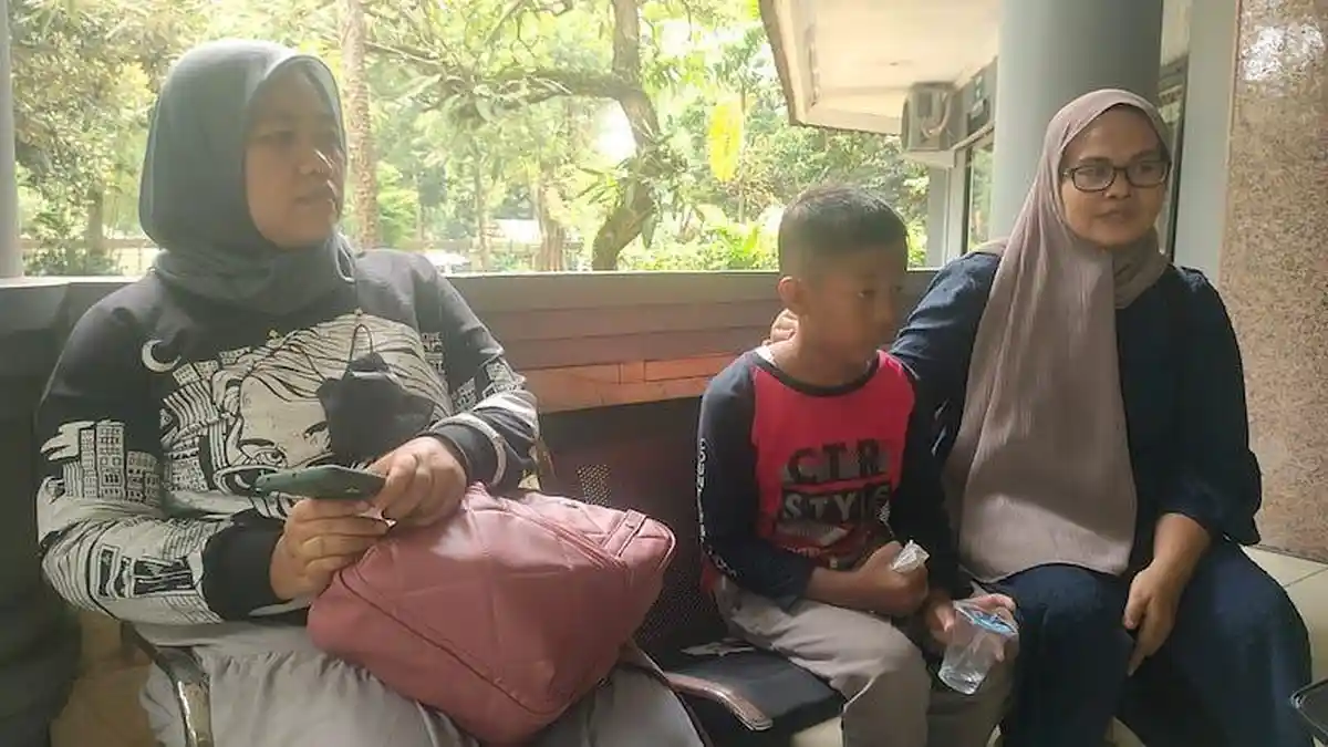 Tangis Keluarga Pecah Bertemu Anak yang Hilang di Ragunan: Awalnya Minta Uang untuk Naik Perahu