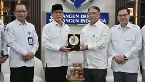 Yandri-Susanto-melakukan-pertemuan-dengan-Ketua-Badan-Amil-Zakat-Nasional-BAZNAS-RI.jpg