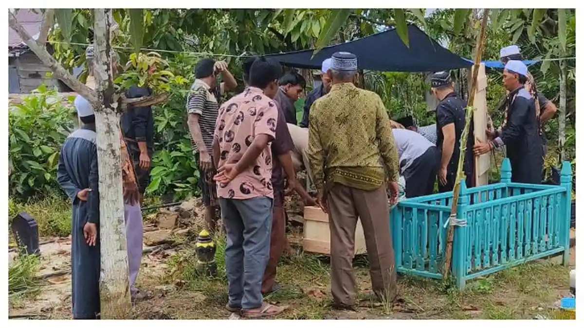 Kabar Duka, Makam Ayah dan Anak Berdampingan Pasca Kecelakaan di Samuda Kotim Kalteng