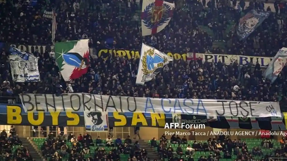 Fans Inter Sambut Kembalinya The Special One, Bentangkan Spanduk Besar, Selamat Datang Jose Mourinho