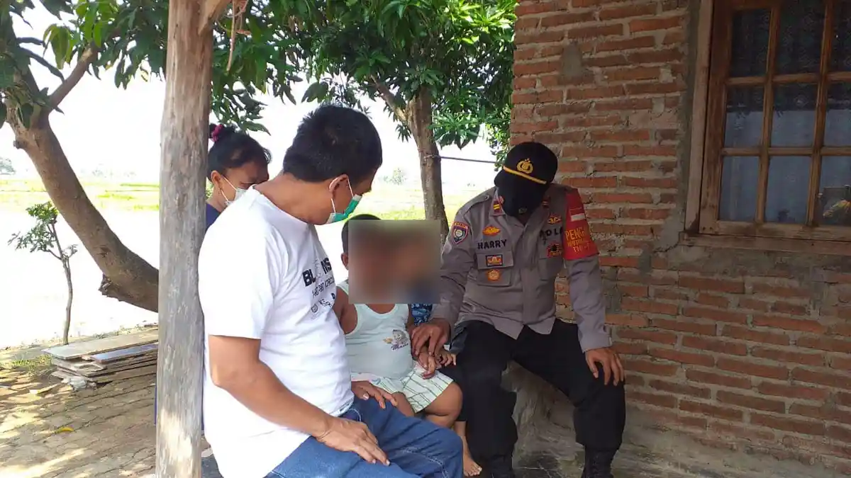 HEBOH Bocah 3 Tahun di Indramayu Hobi Makan Batu Bata, Nangis saat Dilarang Makan