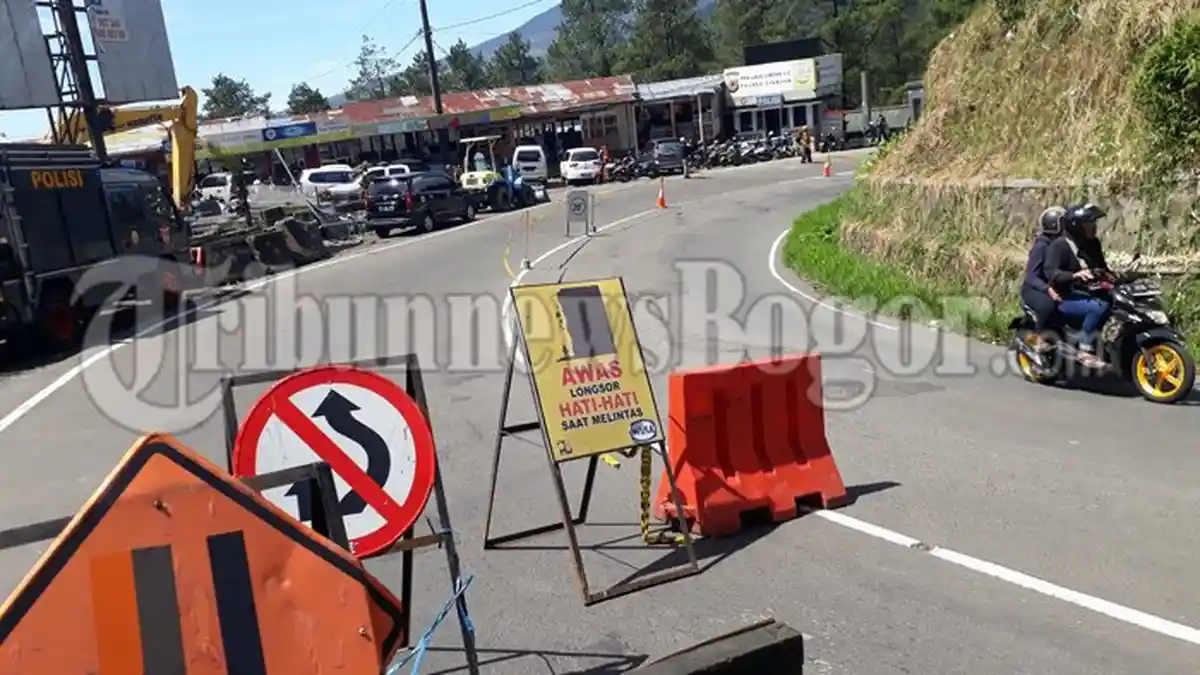 Jalan dari Gunung Mas hingga Ciloto Ditutup akibat Longsor, Hanya Bisa Dilalui Kendaraan Roda Dua