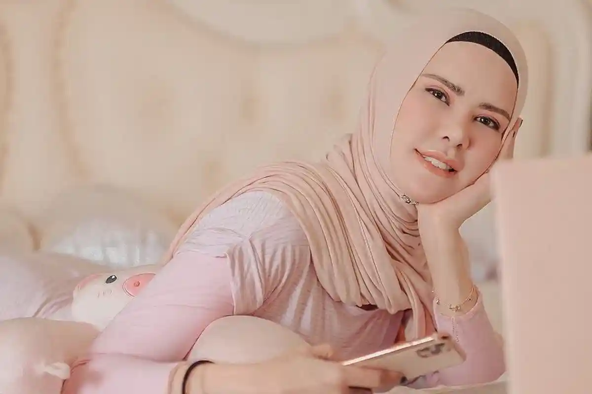 Cerai dari Vicky Prasetyo, Angel Lelga Sambut Imlek, Ikut Bagi-bagi Angpao