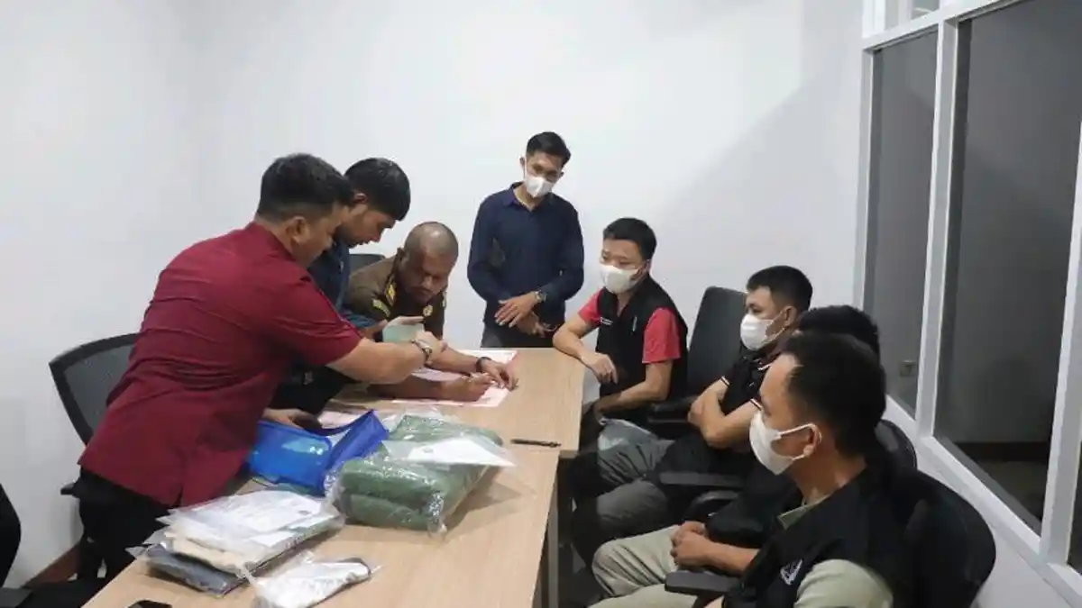 Diduga Melanggar UU Keimigrasian, 8 WNA Vietnam Telah Ditahan JPU Kejari Samarinda