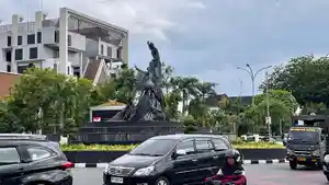 Lanskap-Tugu-Zapin-di-bundaran-Kantor-Gubernur-Riau.jpg