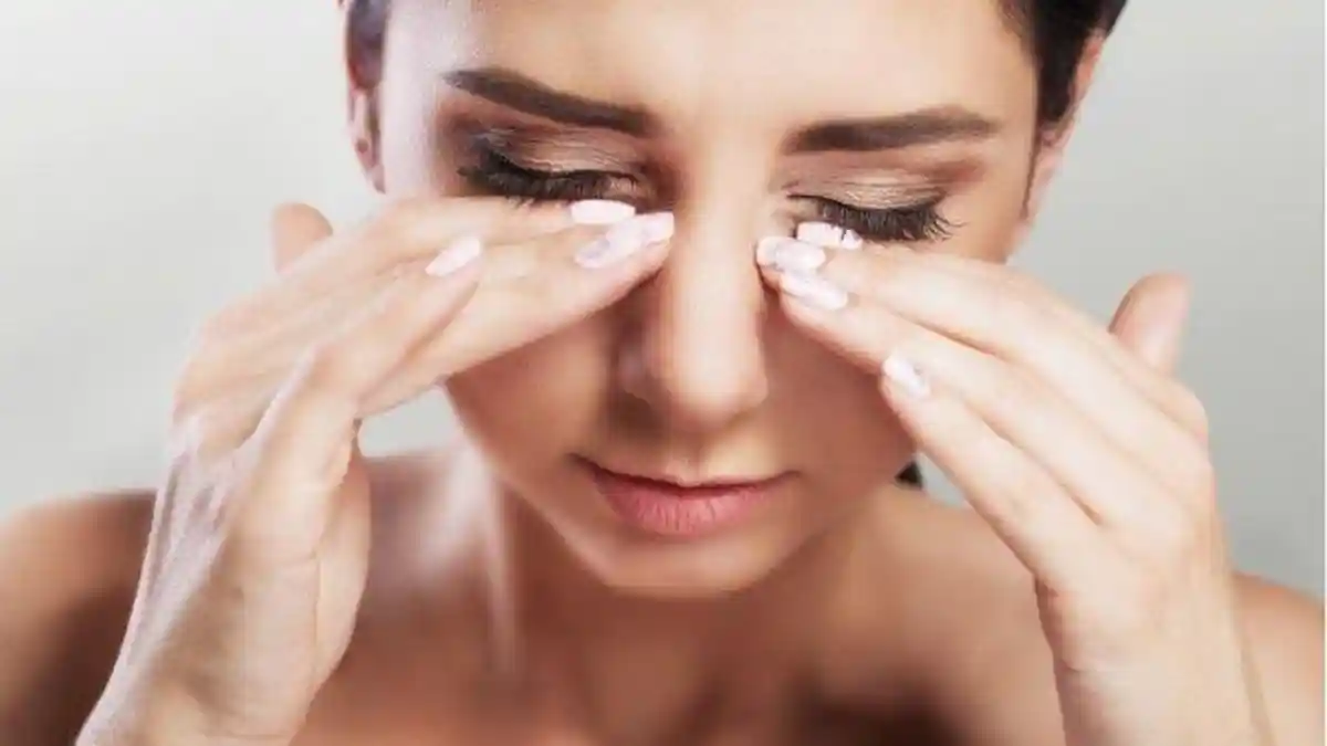 Bukan Selalu Jadi Pertanda Buruk, Arti Kedutan di Mata Kiri Menurut Primbon Jawa, Bisa Bikin Bahagia