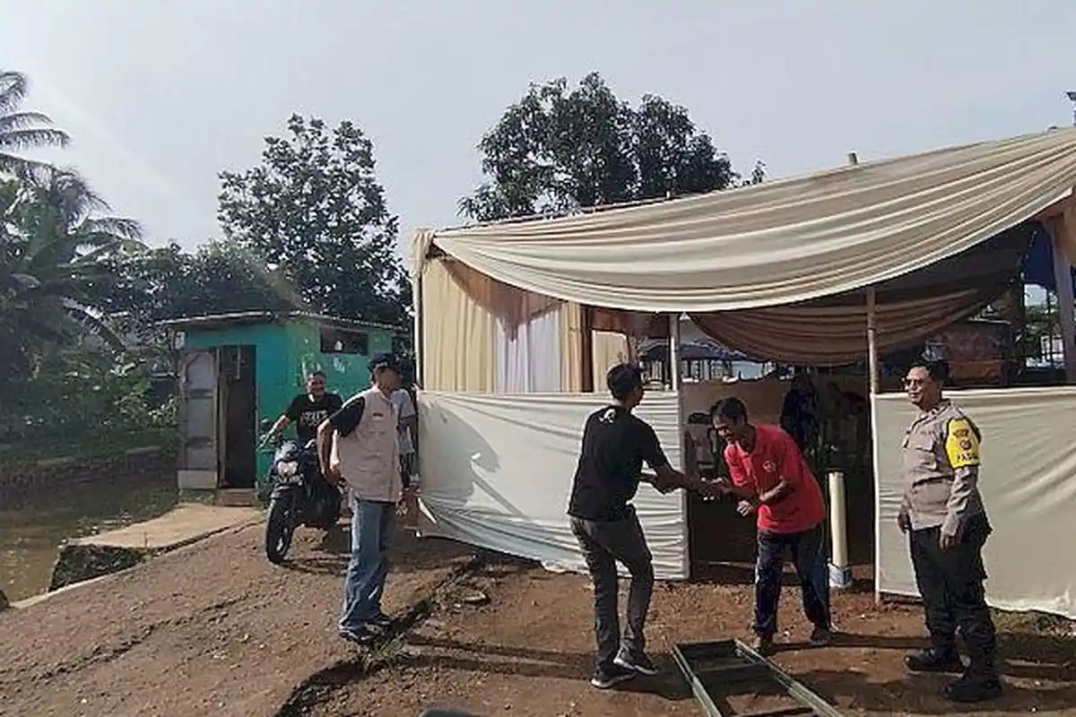 TPS 35 di Kampung Rancabali, Paseh, Dibangun di Sisi Sungai Cikaro, KPPS Siap Pindah Jika Banjir