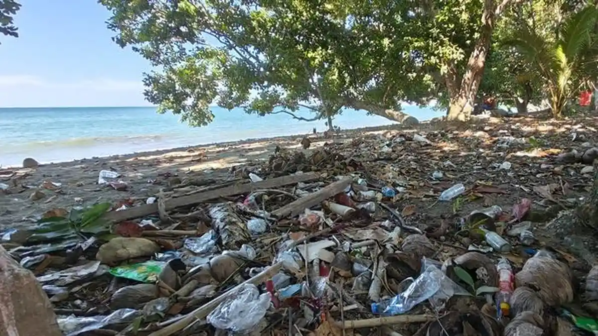 Pantai Biontong Satu Dipenuhi Sampah, Ini Kata DLH Bolaang Mongondow Utara