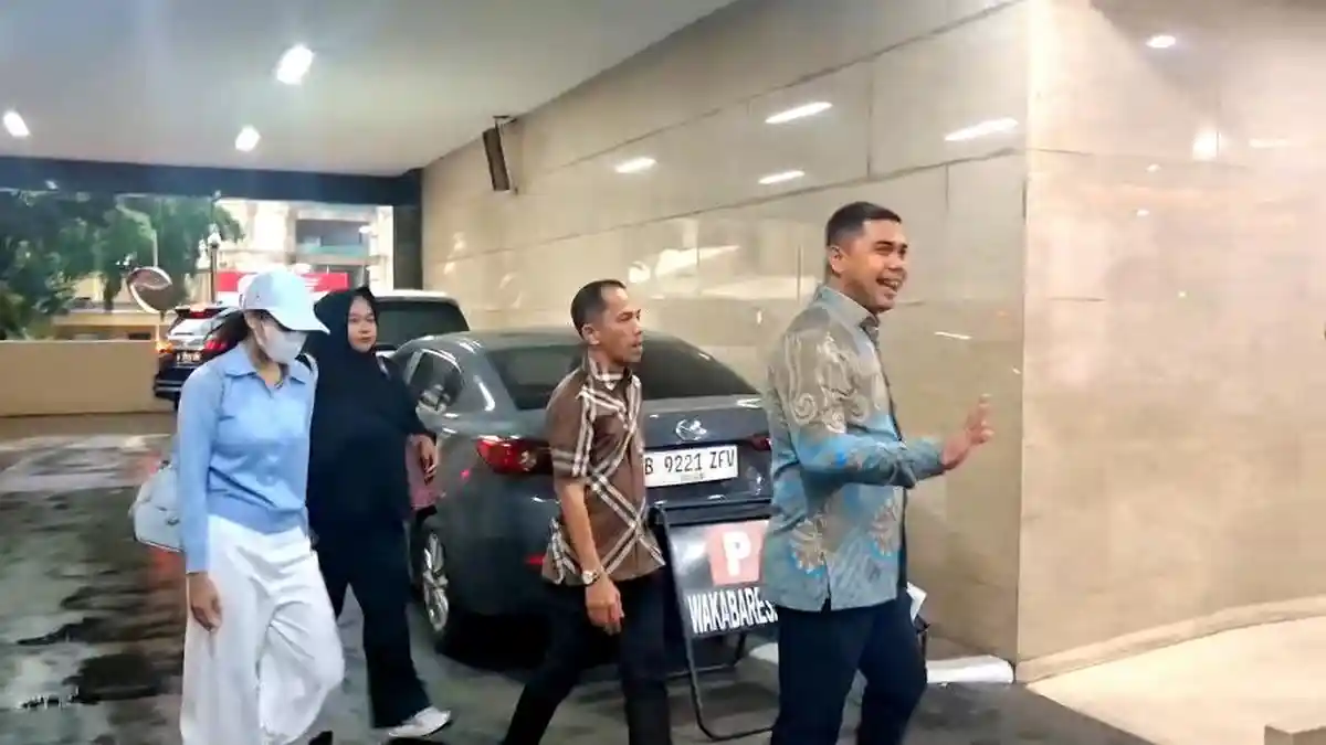 Geram Difitnah Selingkuh, Azizah Salsha Laporkan YouTuber DF ke Bareskrim
