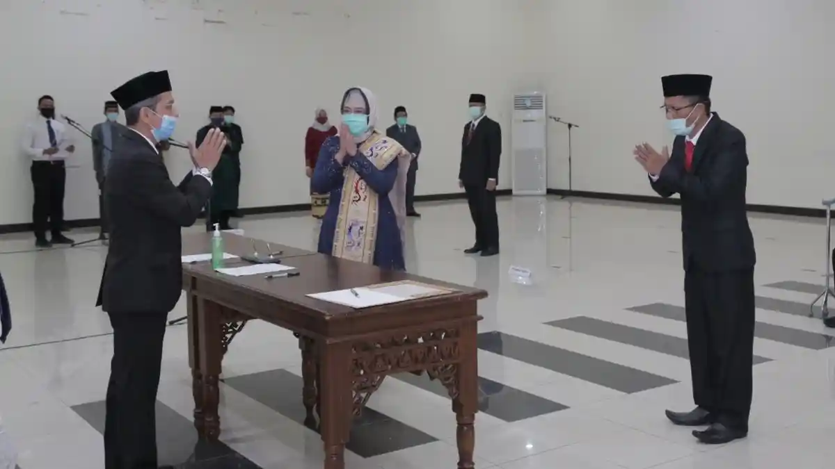 Rektor Karomani Lantik Dekan FISIP dan FH Unila