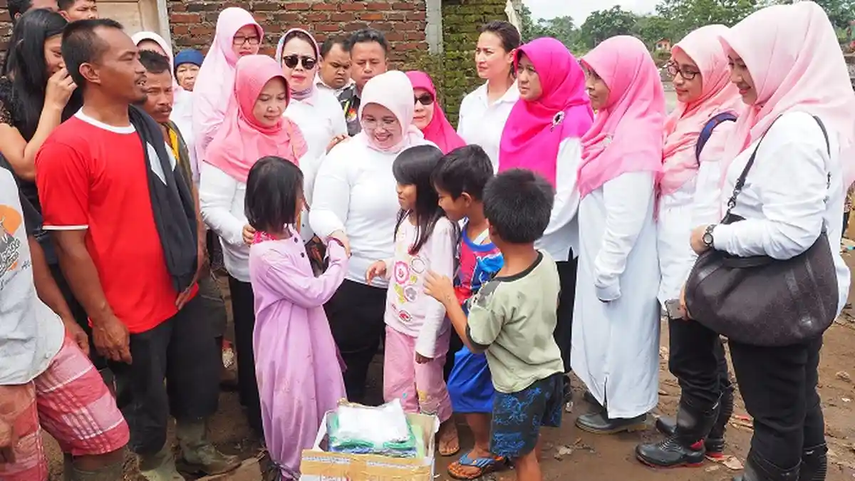 Persaudaraan Istri Anggota DPR Gelar Bakti Sosial