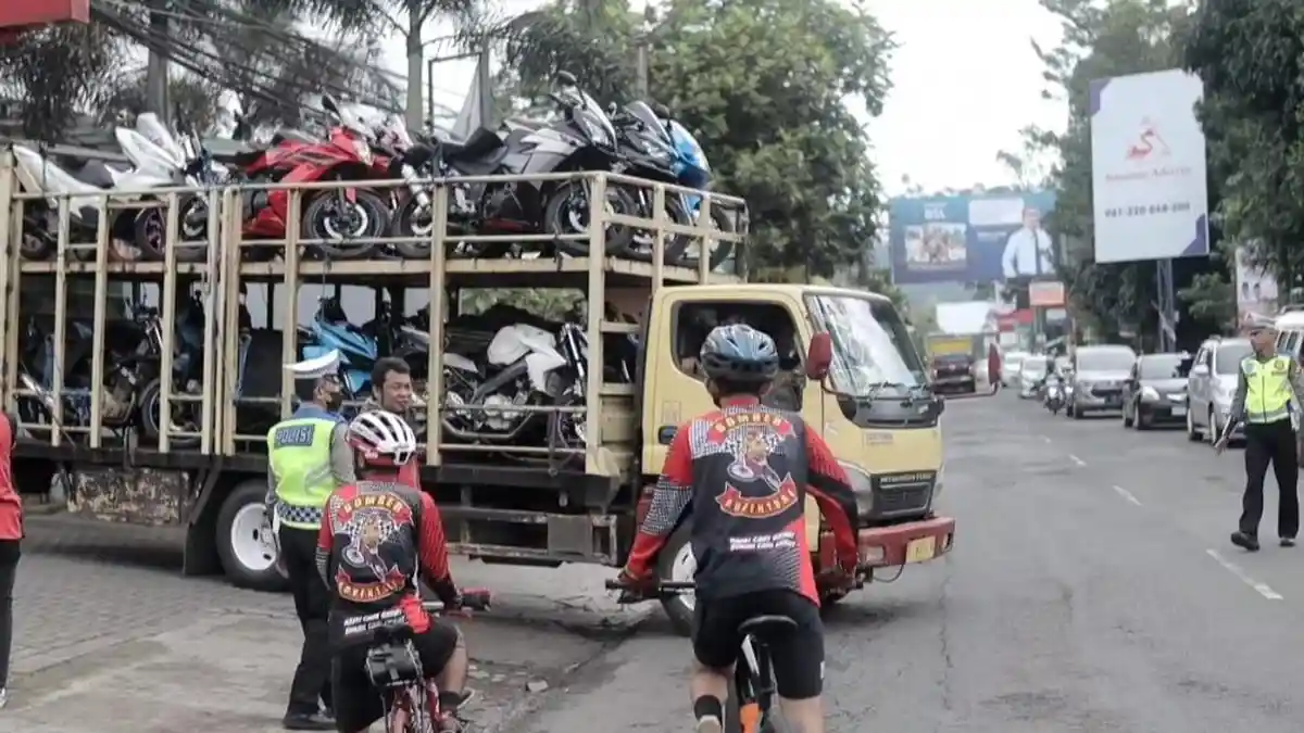 Ratusan Motor Berknalpot Bising di Lembang Terjaring Razia, Ditilang dengan ELTE